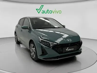 Usado Hyundai i20 100 CV (73 kW) 2025 Verde Utilitario
