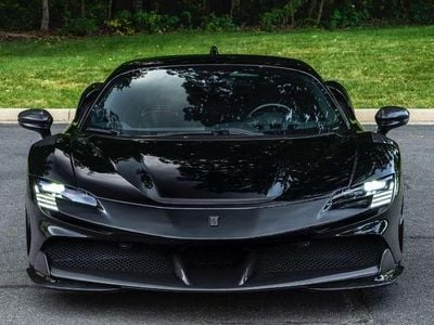 Negro Usado 2022 Ferrari SF90 Coupe | 364.900 €