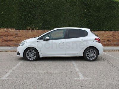 Usado Peugeot 208 Style 75 CV (55 kW) 2017 Blanco Utilitario