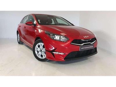 Käytetty Kia Ceed 101 HP (74 kW) 2022 Punainen Viistoperä