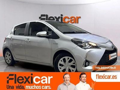 Usado Toyota Yaris Hybrid Active 100 CV (73 kW) 2019 Gris