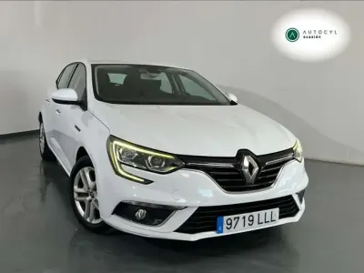 Begagnad Renault Mégane Business 95 HK (69 kW) 2020 Vit Halvkombi