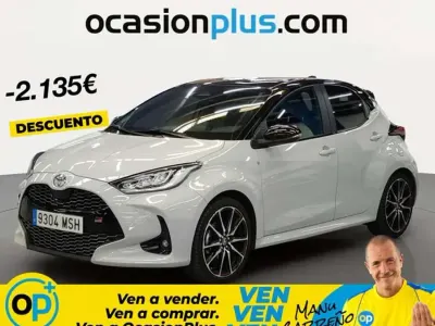 Usado Toyota Yaris Plus 131 CV (96 kW) 2024 Gris Utilitario