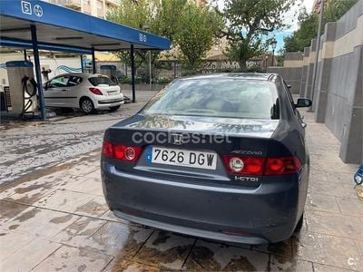 Gris / plata Usado 2005 Honda Accord Executive Berlina | 4000 € (Un poco caro)