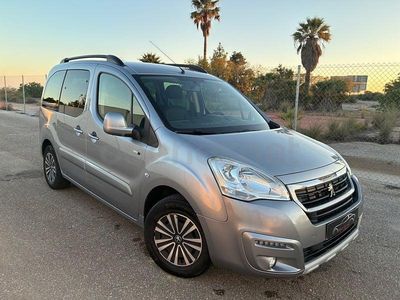 Usado Peugeot Partner Tepee Style 100 CV (73 kW) 2016 Gris / plata Monovolumen