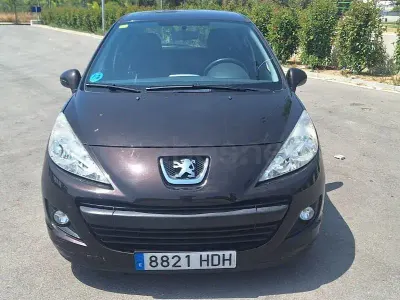Usado Peugeot 207 75 CV (55 kW) 2011 Marrón Berlina