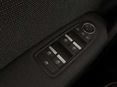 Usado Renault Captur Techno 100 CV (73 kW) 2025 Azul SUV