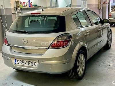 Usado Opel Astra Enjoy 105 CV (77 kW) 2007 Gris / plata Berlina