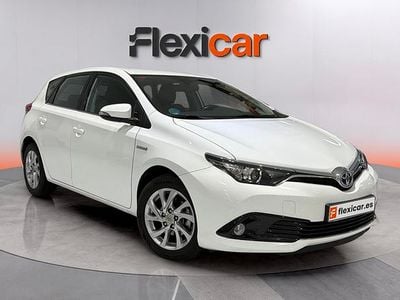 Usado Toyota Auris Hybrid Advance 136 CV (100 kW) 2016 Blanco Familiar