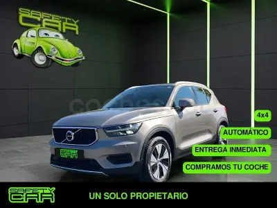 Usado Volvo XC40 Momentum 197 CV (144 kW) 2021 Gris / plata SUV