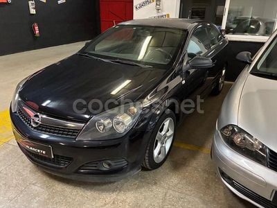 Usado Opel Astra GTC Sport 110 CV (80 kW) 2009 Negro Berlina
