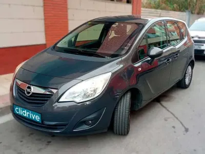 Usado Opel Meriva Selective 110 CV (80 kW) 2013 Gris Monovolumen