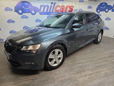 Usado Skoda Superb Active 120 CV (88 kW) 2017 Gris / plata Familiar