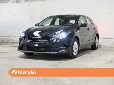 Usado Kia Ceed 120 CV (88 kW) 2023 Negro Utilitario