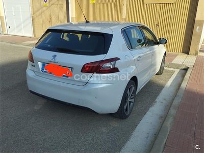 Usado Peugeot 308 Allure 120 CV (88 kW) 2017 Blanco Berlina