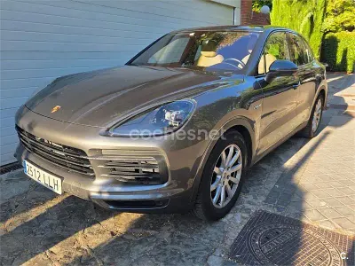 Usado Porsche Cayenne 462 CV (339 kW) 2020 Gris / plata SUV