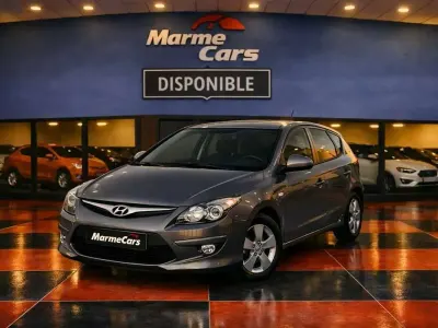 Usado Hyundai i30 Comfort 90 CV (66 kW) 2011 Gris Utilitario