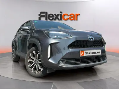 Usado Toyota Yaris Active 116 CV (85 kW) 2022 Gris Utilitario