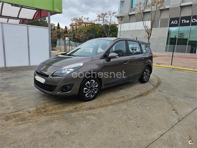 Usado Renault Grand Scénic III Dynamique 105 CV (77 kW) 2011 Marrón Monovolumen
