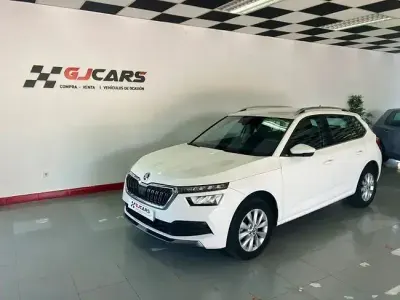 Usado Skoda Kamiq Ambition 110 CV (80 kW) 2021 Blanco SUV