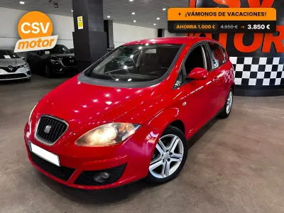 Usado Seat Altea Style 105 CV (77 kW) 2012 Rojo Monovolumen