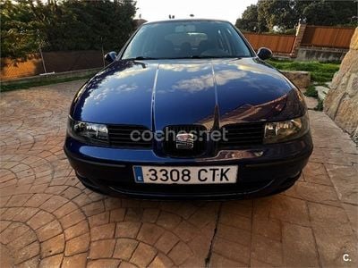 Usado Seat Leon Stella 105 CV (77 kW) 2004 Azul Utilitario