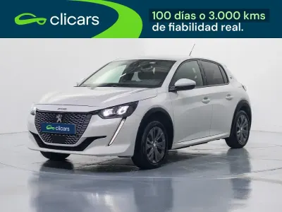 Begagnad Peugeot e-208 Allure 100 kW (136 HK) 2021 Vit Halvkombi
