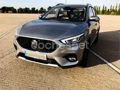 Usado MG ZS Luxury 111 CV (81 kW) 2023 Gris / plata SUV