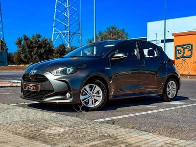 Usado Toyota Yaris Hybrid Active 116 CV (85 kW) 2021 Gris