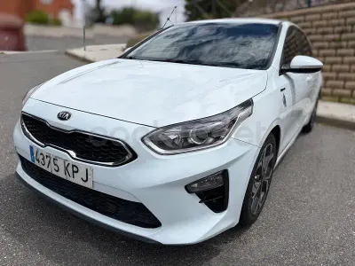 Usado Kia Ceed 120 CV (88 kW) 2018 Blanco Utilitario