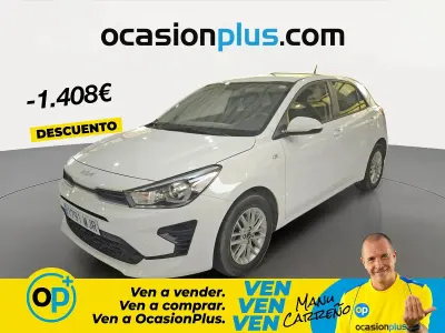 Usado Kia Rio 84 CV (61 kW) 2023 Blanco Berlina