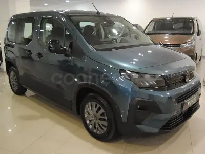 Usado Peugeot Rifter Allure 100 CV (73 kW) 2025 Azul Monovolumen