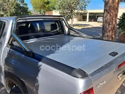 Używany Toyota HiLux 150 KM (110 kW) 2016 Szary Pickup