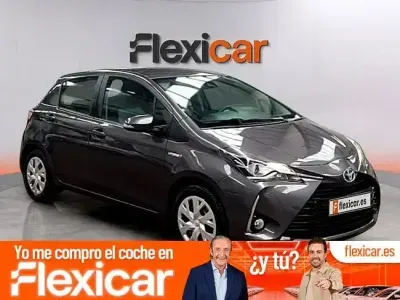 Usado Toyota Yaris Active 100 CV (73 kW) 2020 Gris