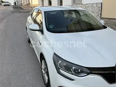 Usado Renault Mégane IV Life 90 CV (66 kW) 2017 Blanco Berlina