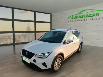 Usado Seat Arona Style Plus 110 CV (80 kW) 2022 Blanco SUV