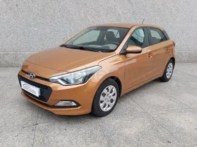 Usado Hyundai i20 84 CV (61 kW) 2016 Marrón Berlina