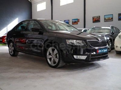 Usado Skoda Octavia Ambition 150 CV (110 kW) 2014 Negro Utilitario
