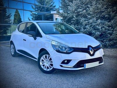 Begagnad Renault Clio IV Intens 72 HK (52 kW) 2019 Grå Sedan