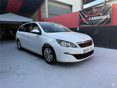 Usado Peugeot 308 SW Active 120 CV (88 kW) 2015 Blanco Familiar