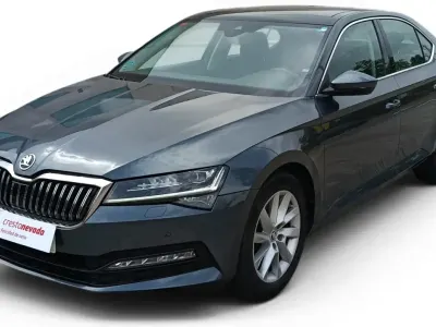 Usado Skoda Superb Ambition 150 CV (110 kW) 2021 Gris
