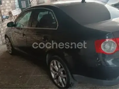 Usado VW Jetta Advance 105 CV (77 kW) 2007 Negro Berlina