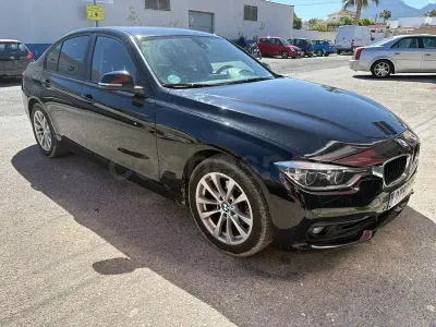 Usado BMW 318 Comfort Edition 150 CV (110 kW) 2018 Negro Berlina