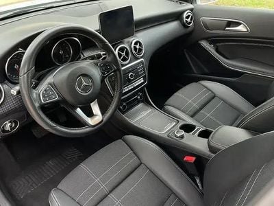Usado Mercedes A200 136 HP (100 kW) 2017 Cinzento Sedan