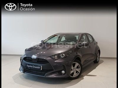 Gris / plata Usado 2024 Toyota Yaris Hybrid Active Berlina | 21.300 € (Precio justo)