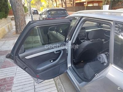 Usado Audi A4 130 CV (95 kW) 2003 Gris / plata Familiar