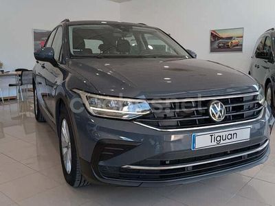 Usado VW Tiguan 122 CV (89 kW) 2022 Gris / plata SUV