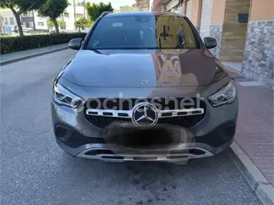 Usado Mercedes GLA200 163 CV (119 kW) 2023 Gris / plata SUV
