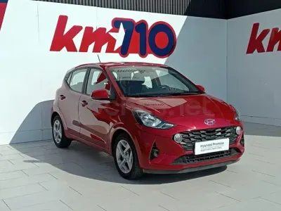 Usado Hyundai i10 67 CV (49 kW) 2022 Rojo Utilitario