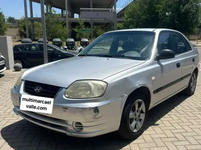 Usado Hyundai Accent GLS 84 CV (61 kW) 2004 Gris Utilitario